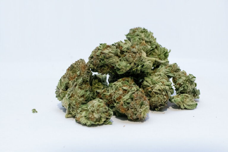 Benefits Of Buying Weed Online & Is It legal?