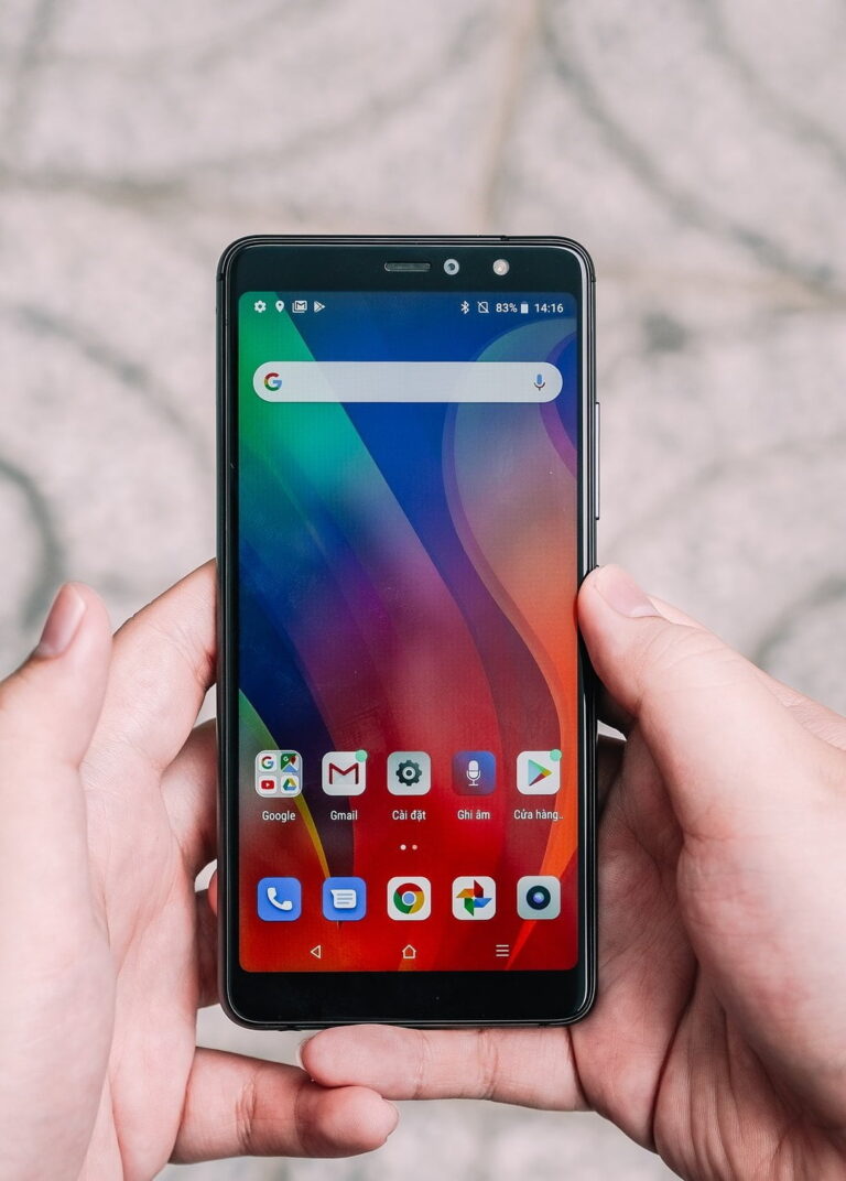 Should You Provide Your Employees a Work Cellphone?