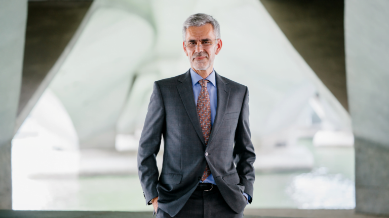 How to Lead Executives as the CEO?