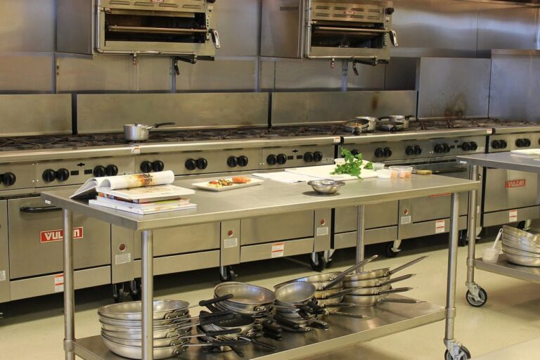 How Dark Kitchens Are Revolutionizing the Restaurant Industry