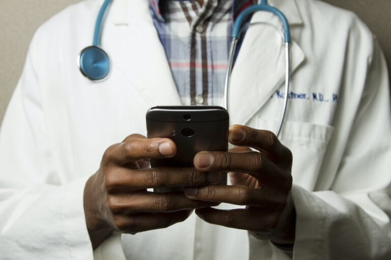 3 Reasons Why All Healthcare Businesses Should Use HIPAA-Compliant Appointment Reminders