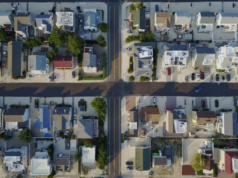 City vs Suburbs: 6 Tips For Deciding Where To Purchase Your Next Investment Property