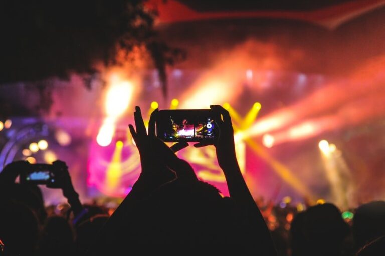 How To Create A Good Audio-Visual Experience At Your Place?