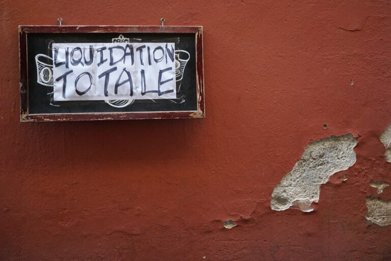 Top Benefits Of Buying Wholesale Liquidation Merch For Your Business