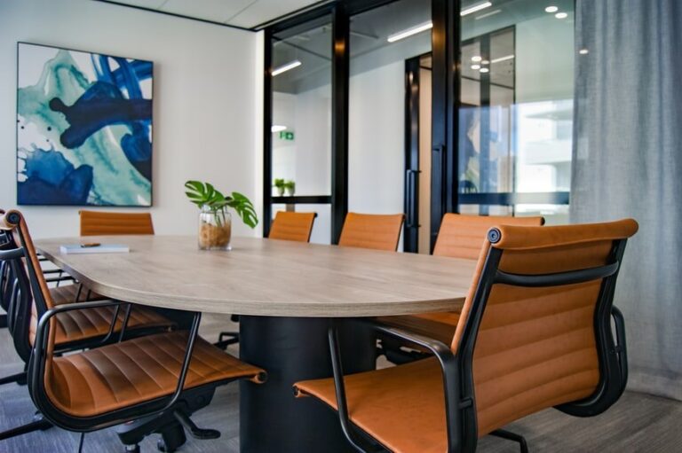 How To Optimize The Benefits Of Working In An Office?