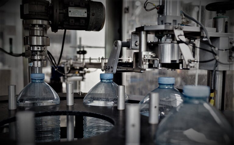 5 Benefits of an Automatic Capping Machine