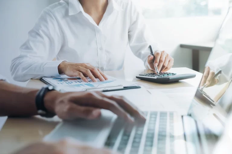 5 Smart Ways To Get Out Of Huge Debt Easily