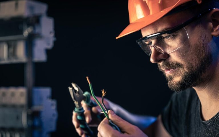 The Ultimate Guide for Independent Electricians