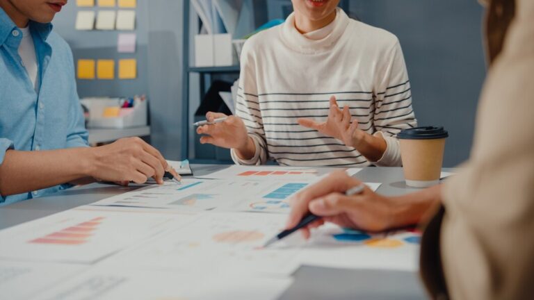 7 HR Business Solutions For Startups To Build Their Dream Teams