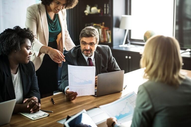 How An Hourly Salary Calculator Can Improve Your Business’s Bottom Line