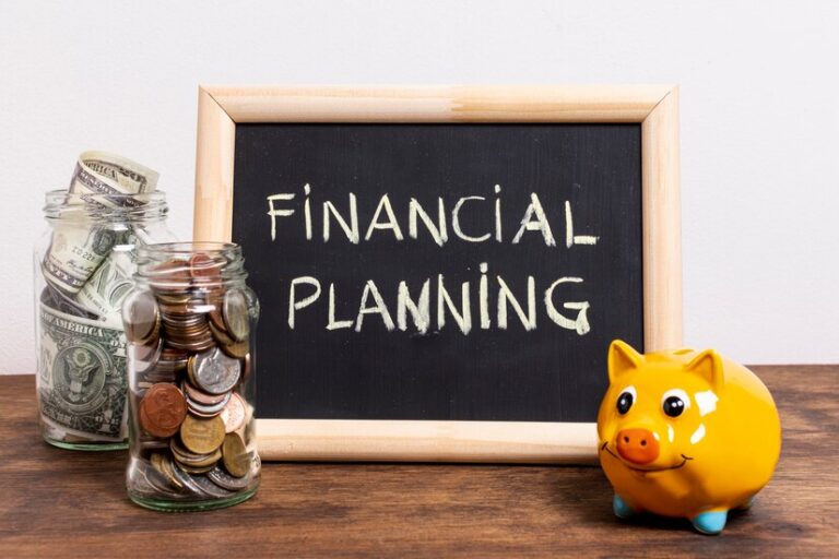 5 Financial Resolutions To Build Your Wealth This New Year