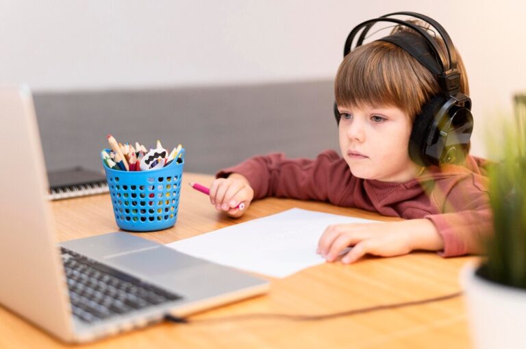 A Comprehensive Guide To Using Your K-12 School Email List Effectively