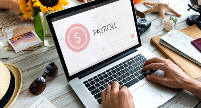 4 Tips and Tricks for Streamlining Payroll Operations in Small Businesses