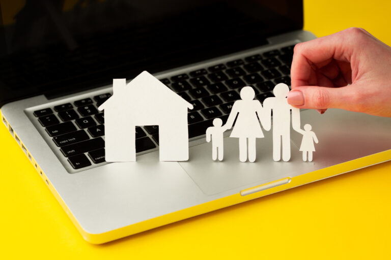 Choose these 4 Best Term Insurance Plans Today: Save Big & Secure Your Family!!